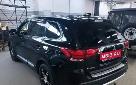 Mitsubishi Outlander III рестайлинг 3, 2017 год, 2 385 000 рублей, 3 фотография