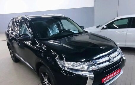 Mitsubishi Outlander III рестайлинг 3, 2017 год, 2 385 000 рублей, 2 фотография