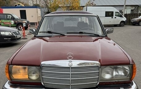 Mercedes-Benz W123, 1983 год, 450 000 рублей, 1 фотография