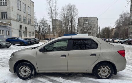 Renault Logan II, 2017 год, 650 000 рублей, 4 фотография