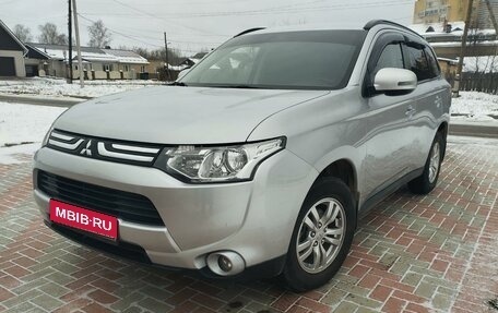 Mitsubishi Outlander III рестайлинг 3, 2013 год, 2 350 000 рублей, 1 фотография