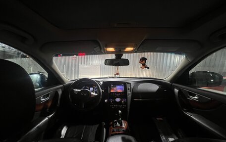 Infiniti QX70, 2013 год, 2 200 000 рублей, 8 фотография