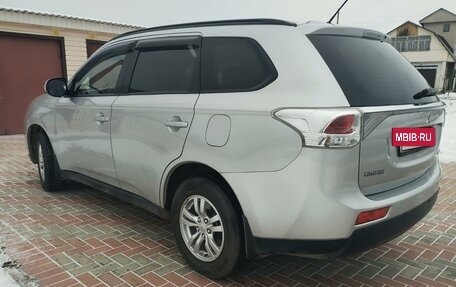 Mitsubishi Outlander III рестайлинг 3, 2013 год, 2 350 000 рублей, 4 фотография