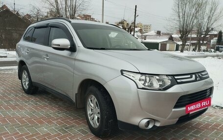 Mitsubishi Outlander III рестайлинг 3, 2013 год, 2 350 000 рублей, 2 фотография