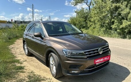 Volkswagen Tiguan II, 2018 год, 2 590 000 рублей, 2 фотография