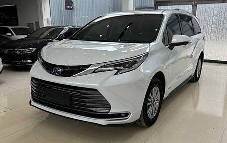 Toyota Sienna, 2021 год, 4 485 000 рублей, 1 фотография