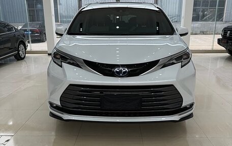 Toyota Sienna, 2021 год, 4 485 000 рублей, 2 фотография