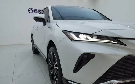 Toyota Venza, 2022 год, 3 549 999 рублей, 2 фотография