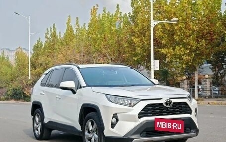 Toyota RAV4, 2020 год, 2 449 999 рублей, 3 фотография