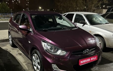 Hyundai Solaris II рестайлинг, 2011 год, 850 000 рублей, 1 фотография