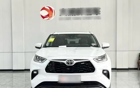 Toyota Highlander, 2024 год, 6 094 999 рублей, 2 фотография