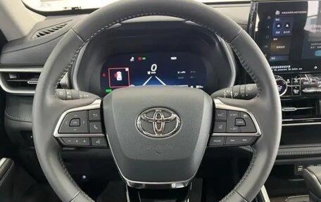 Toyota Highlander, 2024 год, 6 094 999 рублей, 13 фотография