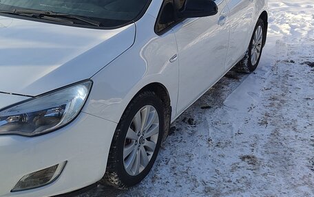 Opel Astra J, 2011 год, 700 000 рублей, 2 фотография