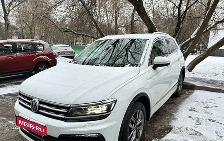 Volkswagen Tiguan II, 2018 год, 2 499 999 рублей, 2 фотография