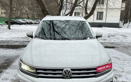 Volkswagen Tiguan II, 2018 год, 2 499 999 рублей, 3 фотография