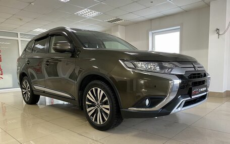 Mitsubishi Outlander III рестайлинг 3, 2018 год, 2 099 999 рублей, 4 фотография