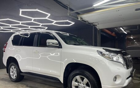 Toyota Land Cruiser Prado 150 рестайлинг 2, 2015 год, 3 750 000 рублей, 2 фотография