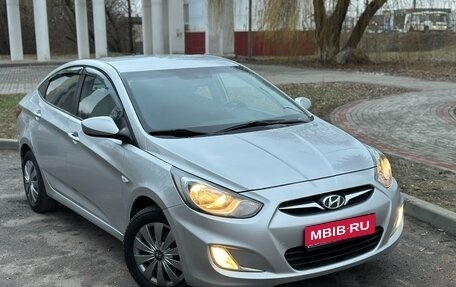 Hyundai Solaris II рестайлинг, 2011 год, 830 000 рублей, 1 фотография