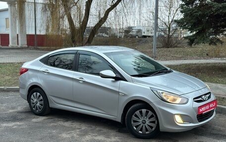 Hyundai Solaris II рестайлинг, 2011 год, 830 000 рублей, 2 фотография