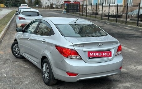 Hyundai Solaris II рестайлинг, 2011 год, 830 000 рублей, 5 фотография