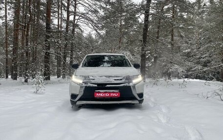 Mitsubishi Outlander III рестайлинг 3, 2018 год, 1 700 000 рублей, 1 фотография