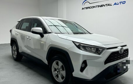 Toyota RAV4, 2021 год, 2 938 000 рублей, 1 фотография