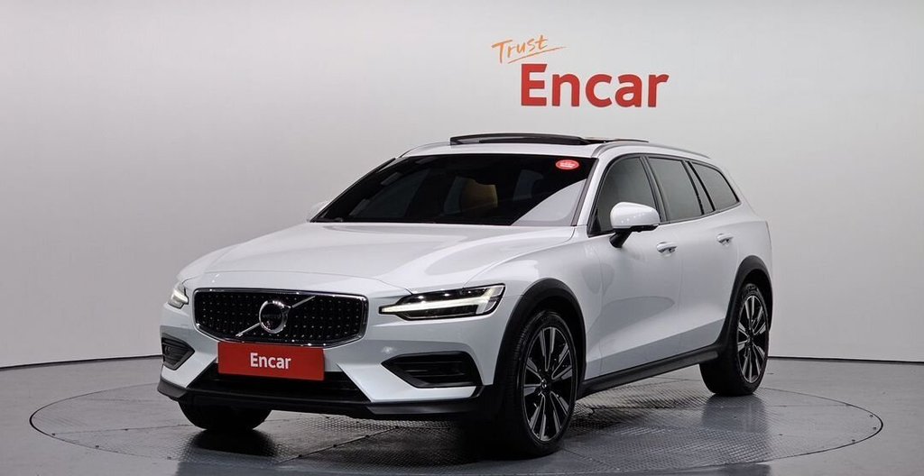 Volvo V60 Cross Country, 2022 год, 4 444 000 рублей, 1 фотография
