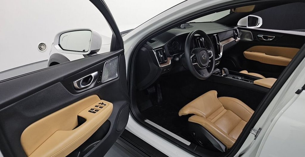 Volvo V60 Cross Country, 2022 год, 4 444 000 рублей, 5 фотография