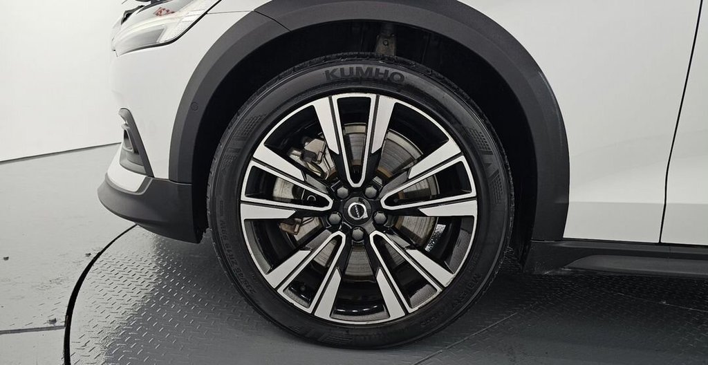 Volvo V60 Cross Country, 2022 год, 4 444 000 рублей, 18 фотография