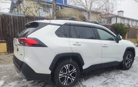 Toyota RAV4, 2020 год, 4 250 000 рублей, 9 фотография