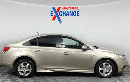 Chevrolet Cruze II, 2010 год, 675 000 рублей, 3 фотография