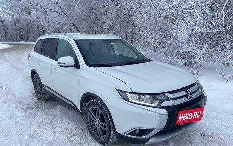 Mitsubishi Outlander III рестайлинг 3, 2015 год, 1 900 000 рублей, 2 фотография