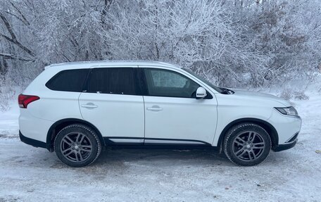 Mitsubishi Outlander III рестайлинг 3, 2015 год, 1 900 000 рублей, 6 фотография