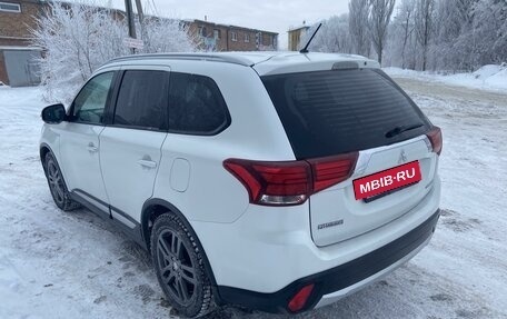 Mitsubishi Outlander III рестайлинг 3, 2015 год, 1 900 000 рублей, 4 фотография