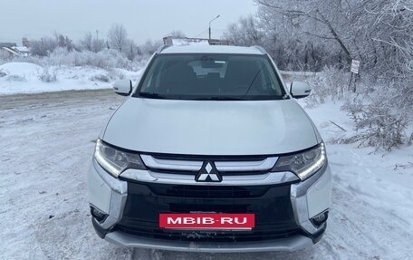 Mitsubishi Outlander III рестайлинг 3, 2015 год, 1 900 000 рублей, 7 фотография