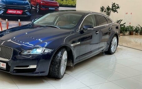 Jaguar XJ IV (X351), 2016 год, 3 500 000 рублей, 7 фотография