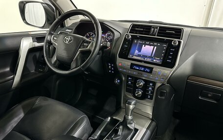 Toyota Land Cruiser Prado 150 рестайлинг 2, 2018 год, 5 280 000 рублей, 18 фотография