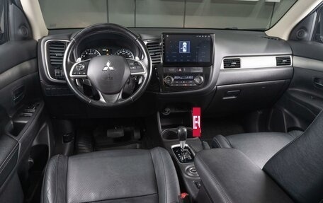 Mitsubishi Outlander III рестайлинг 3, 2013 год, 1 789 000 рублей, 6 фотография