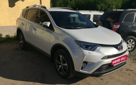 Toyota RAV4, 2018 год, 3 750 000 рублей, 4 фотография