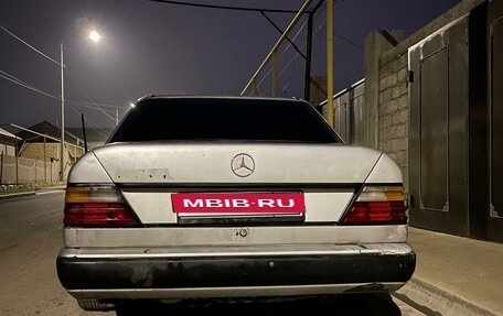 Mercedes-Benz W124, 1985 год, 220 000 рублей, 2 фотография