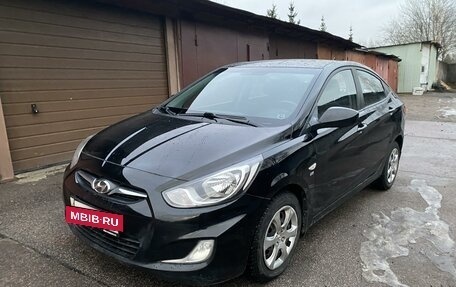 Hyundai Solaris II рестайлинг, 2011 год, 855 000 рублей, 13 фотография