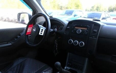 Nissan Navara (Frontier), 2010 год, 1 250 000 рублей, 11 фотография