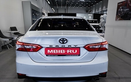 Toyota Camry, 2021 год, 3 550 000 рублей, 5 фотография