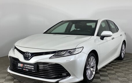 Toyota Camry, 2018 год, 2 999 000 рублей, 1 фотография