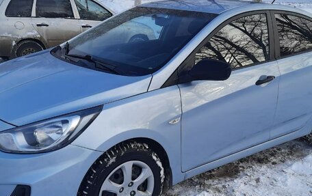 Hyundai Solaris II рестайлинг, 2012 год, 870 000 рублей, 5 фотография