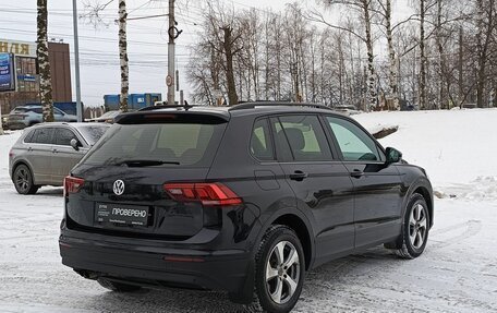 Volkswagen Tiguan II, 2018 год, 2 465 800 рублей, 6 фотография