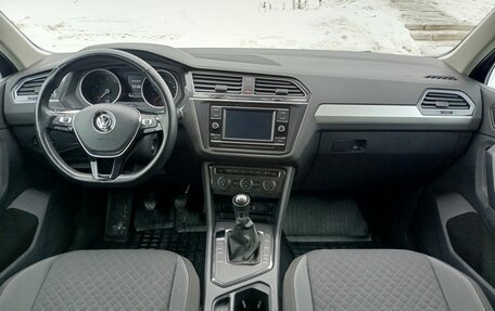 Volkswagen Tiguan II, 2018 год, 2 465 800 рублей, 17 фотография