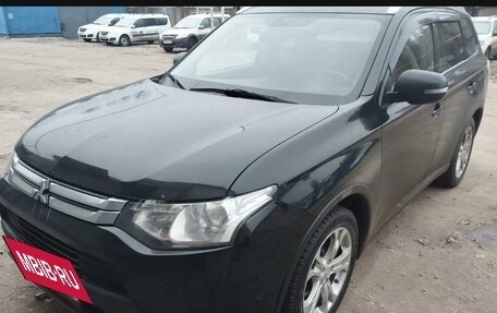 Mitsubishi Outlander III рестайлинг 3, 2014 год, 1 950 000 рублей, 10 фотография