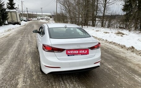 Hyundai Elantra VI рестайлинг, 2018 год, 1 150 000 рублей, 8 фотография