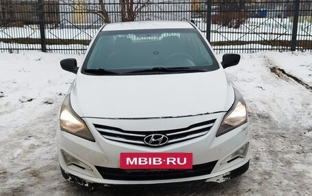 Hyundai Solaris II рестайлинг, 2015 год, 900 000 рублей, 2 фотография